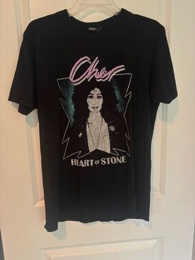 Cher tee